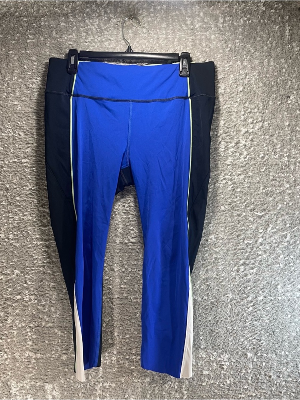Athleta Women’s Velocity Colorblock Capri Leggings L Activewear Side Pockets